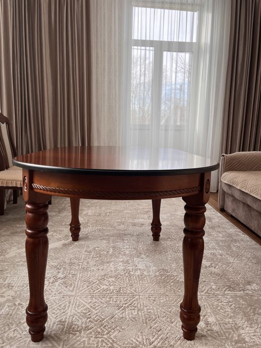 Продам стол обеденный Малайзия