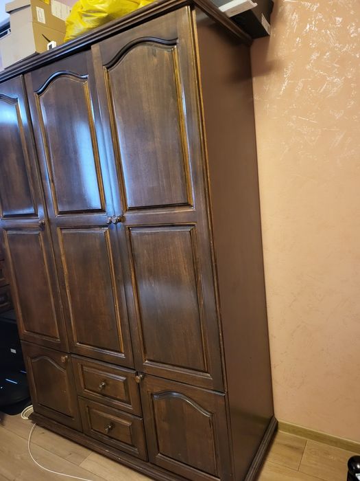 Трикрилен гардероб