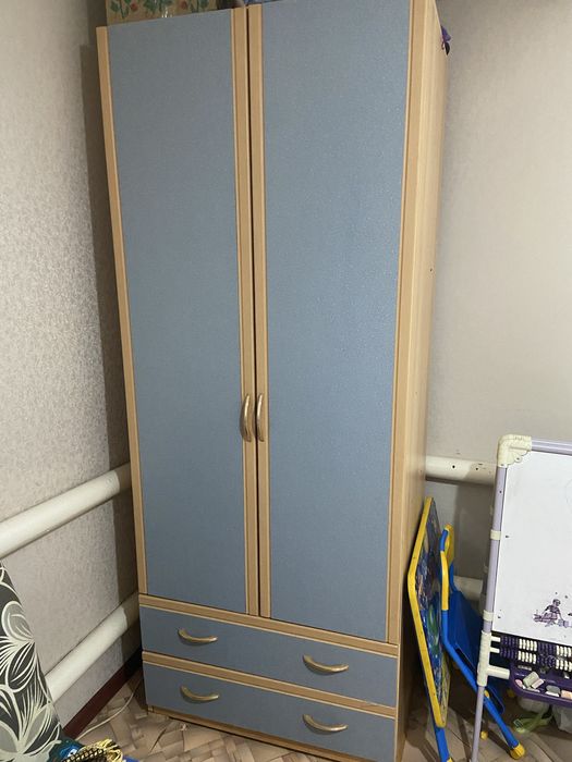 Шкаф и компьютерный стол