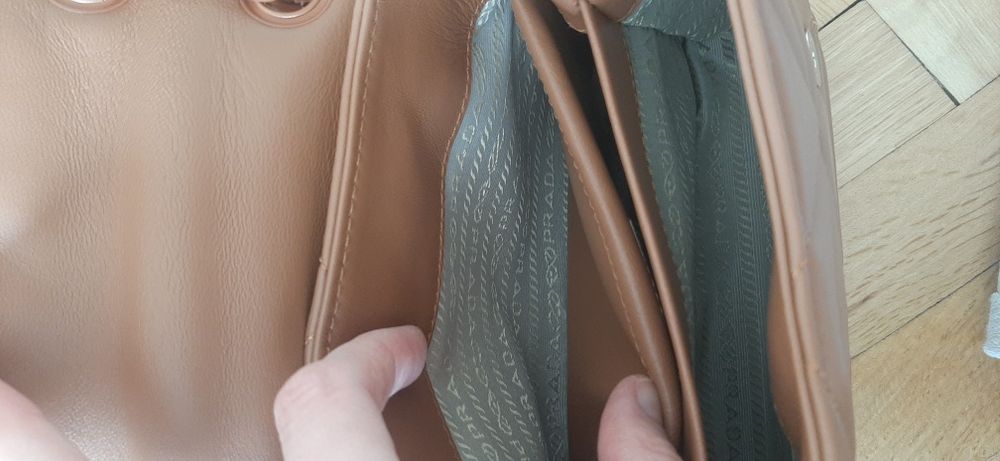 Prada чисто нова чанта