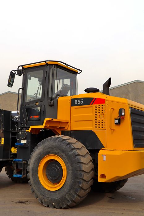 Yangi Frontal pogruzchik 855, 3 m³