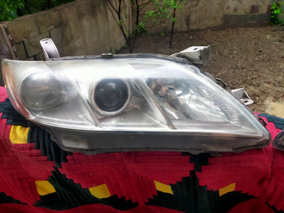 Фары на Toyota Camry 40