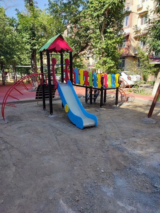 Детские площадки Bolalar Maydonchasi горки, качели, карусели, беседки