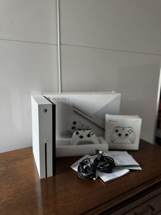 xbox one s 1tb in stare ca noua