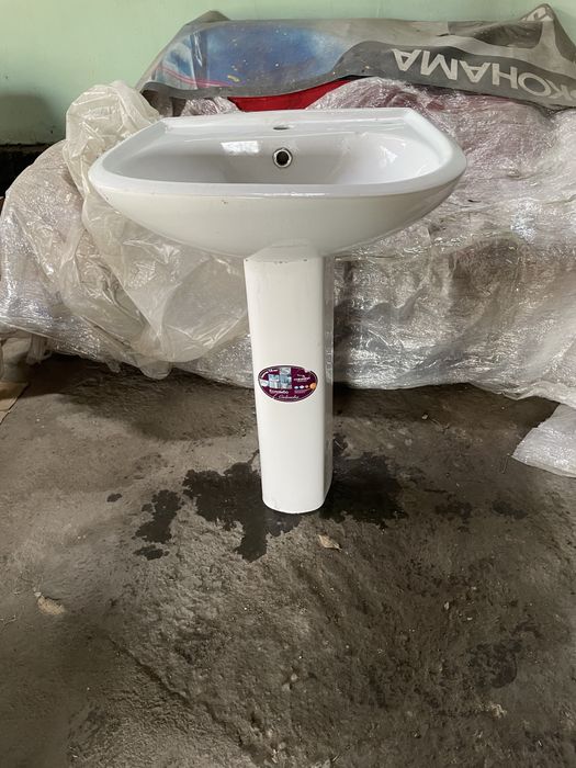 Раковина с ножкой б/у