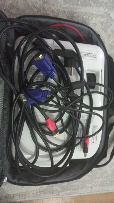 Проектор с экраном