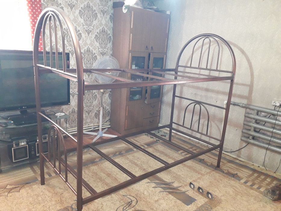 Кровать  двухяросная продам