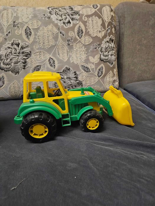 Трактор с прицепом