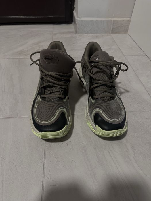 Adidasi Under Armour