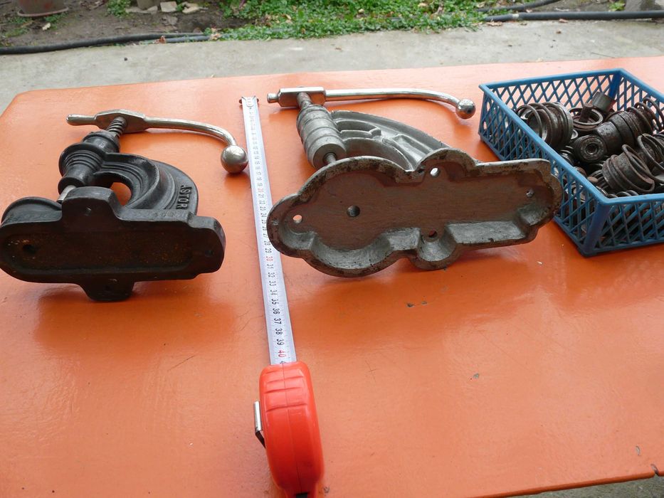 2 броя винтови преси