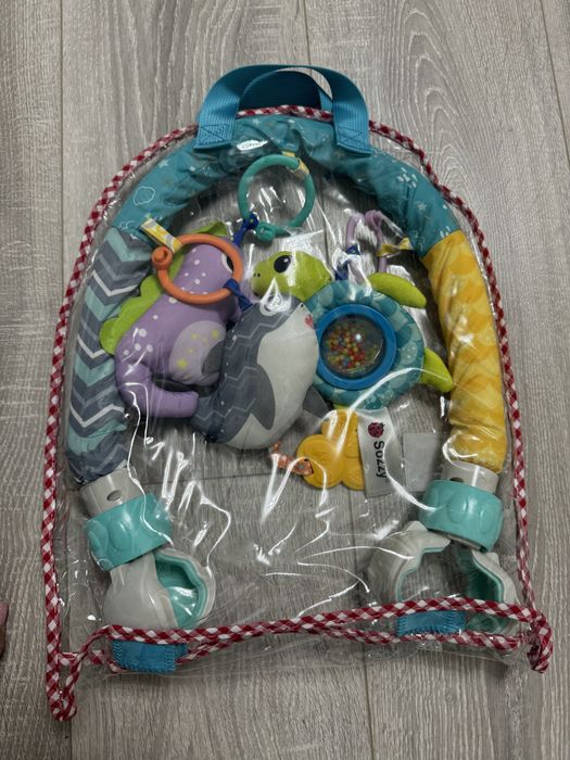 Дуга с игрушками для коляски
