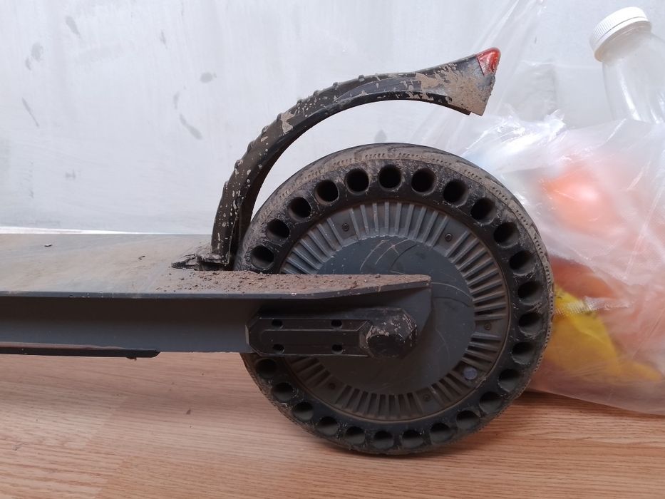 Электросамокат в хорошем состоянии