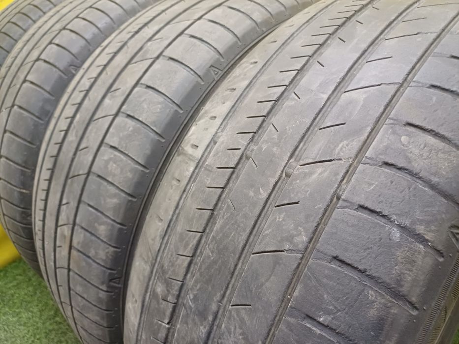 Шины 225/55 R17 Goodyear комплект.