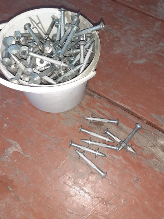 Дюбель монтажный