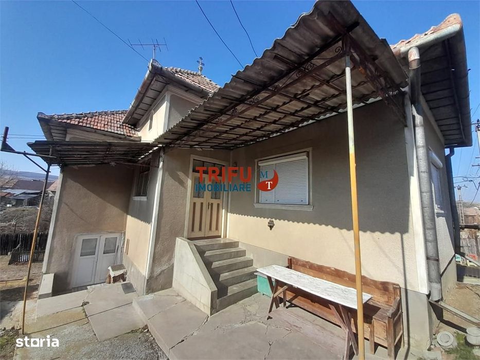 Casa cu 4 camere de vanzare in Com.Berghin