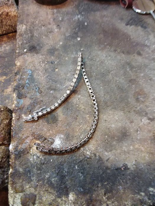 Поправка на златна и сребърна бижутерия