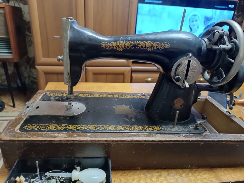 Продам швейную машинку