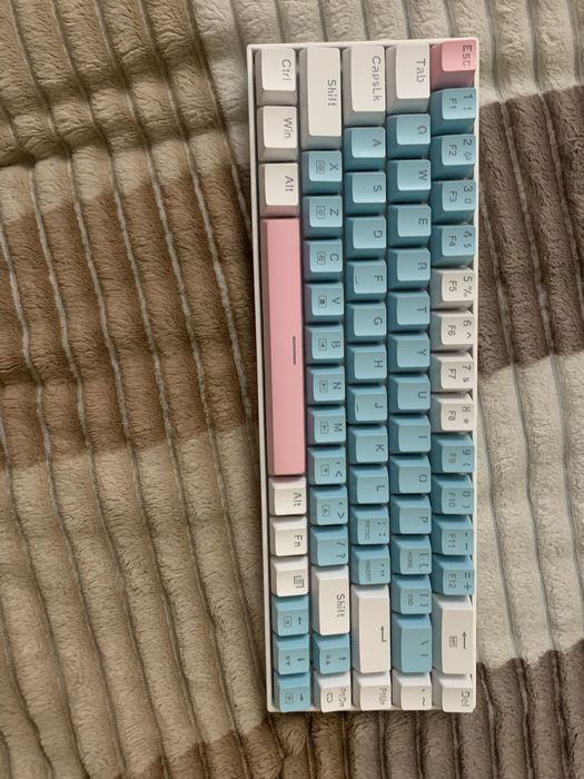 Продам клавиатуру