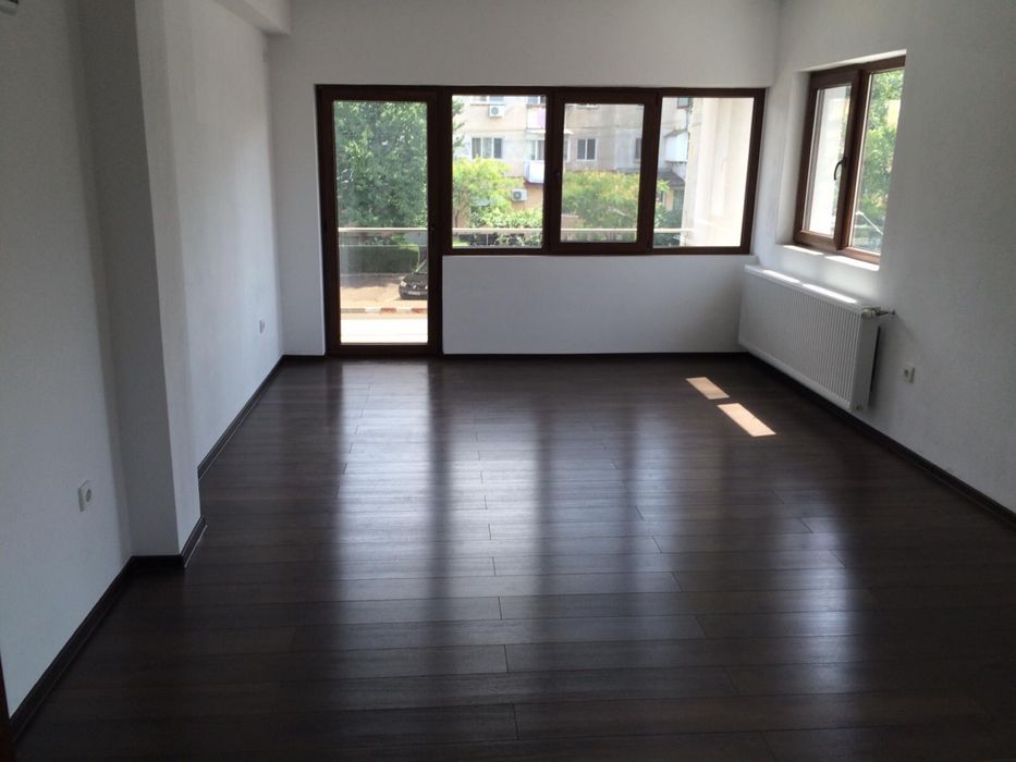 Inchiriez spatiu comercial in zona Mall