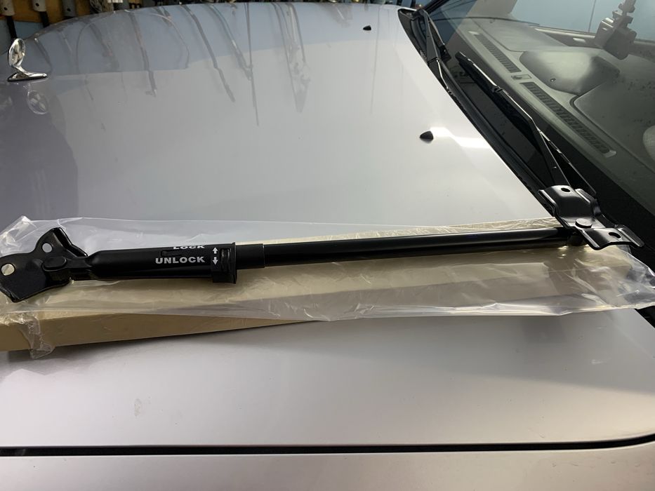 амортизатор   задней двери паджеро   3-4 б/у рабочий держит х