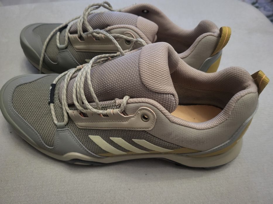 Adidas Terex,ideali pentru drumetii.