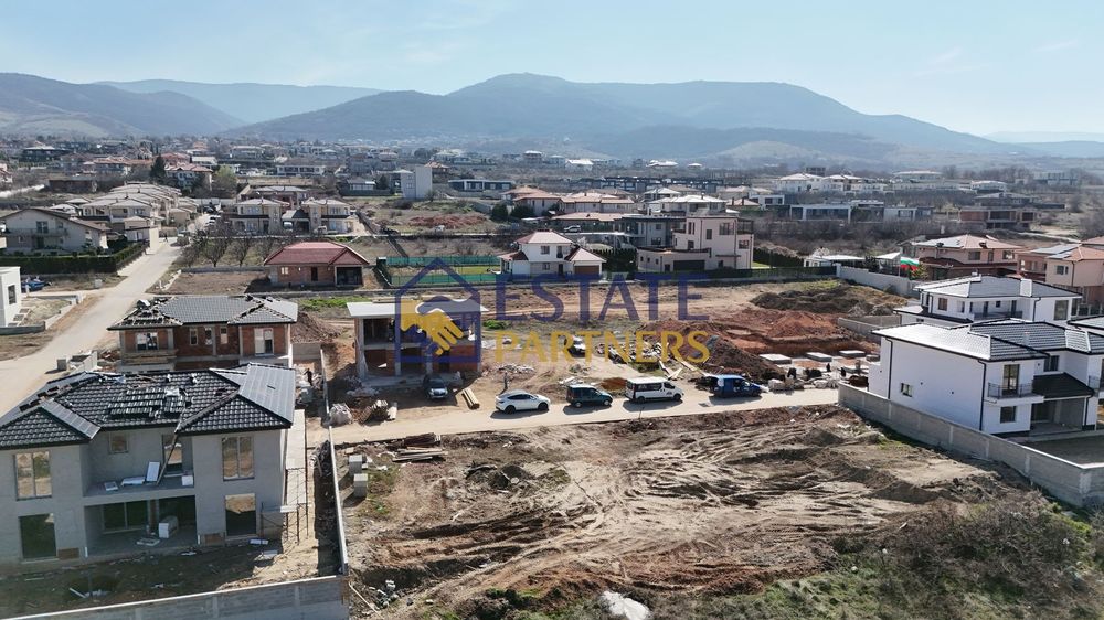 Парцел в Пловдив, област-с.Белащица площ 574 цена 110000