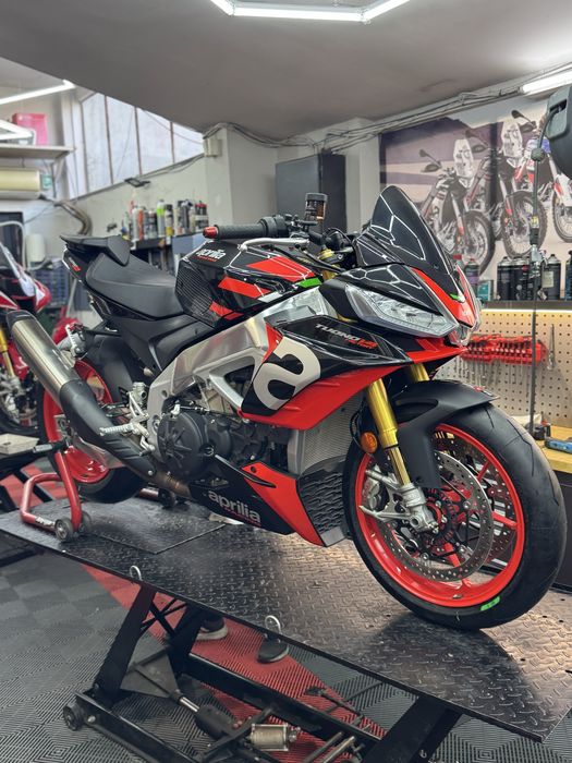 Aprilia Tuono V4 1100 Factory Superpole 2021