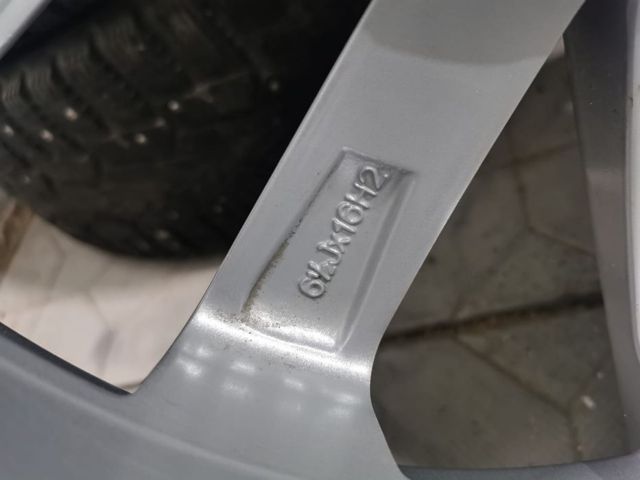 Продам зимнюю резину с дисками