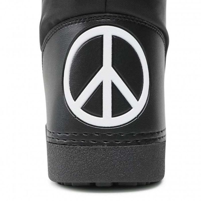 LOVE MOSCHINO № 37/38 & 39/40 – Дамски апрески с лого "PEACE & LOVE"