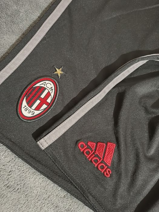 Милан ,Milan ,Adidas , от сезон 2004/05 , тренировъчна тениска ,плюс шорти на Милан от 2017