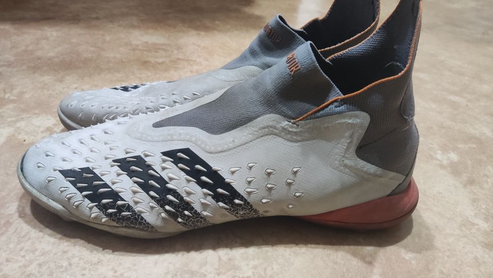 Продам сороконожки Адидас(предаторы) 42р