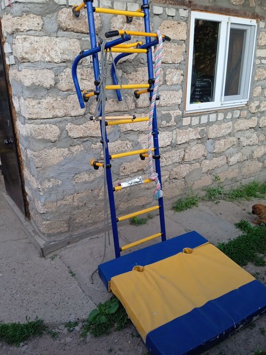 шведская стенка.