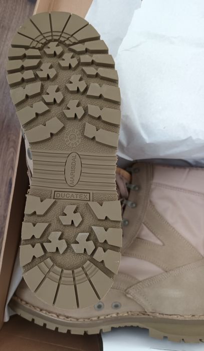 Bocanci de vara din piele intoarsa