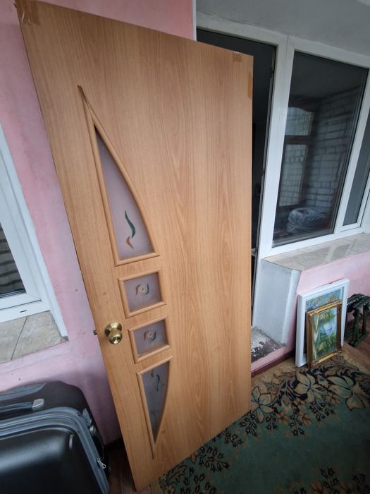 Продам межкомнатную дверь б/у