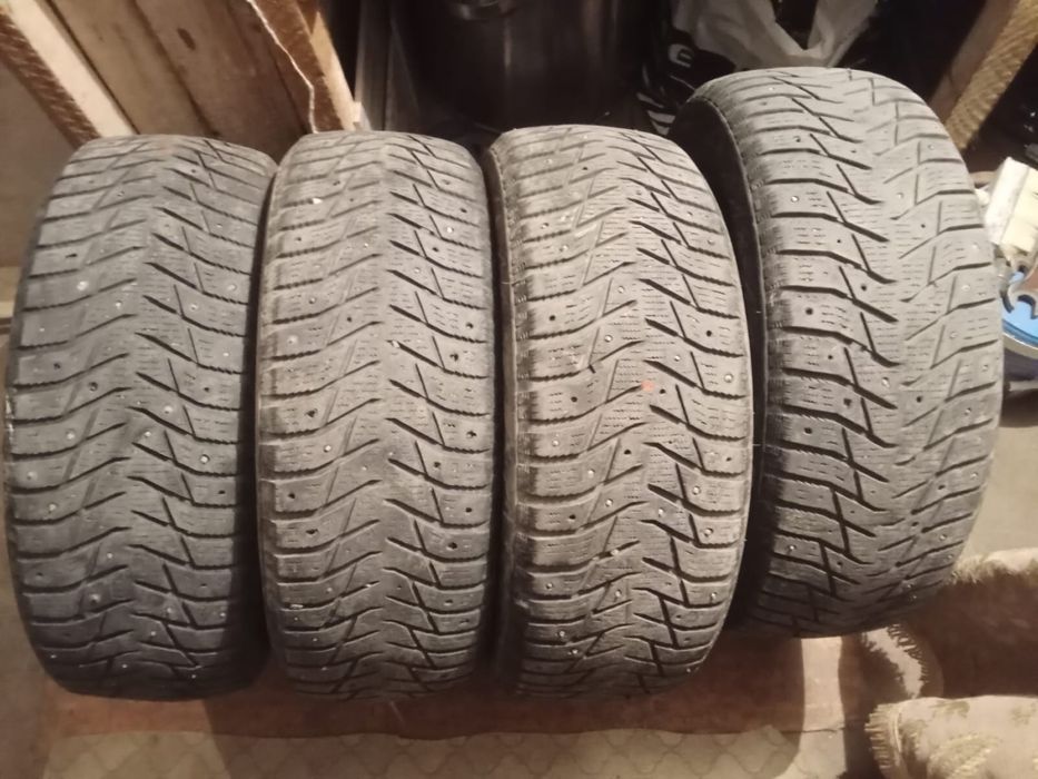 Продам зимние шипованные шины