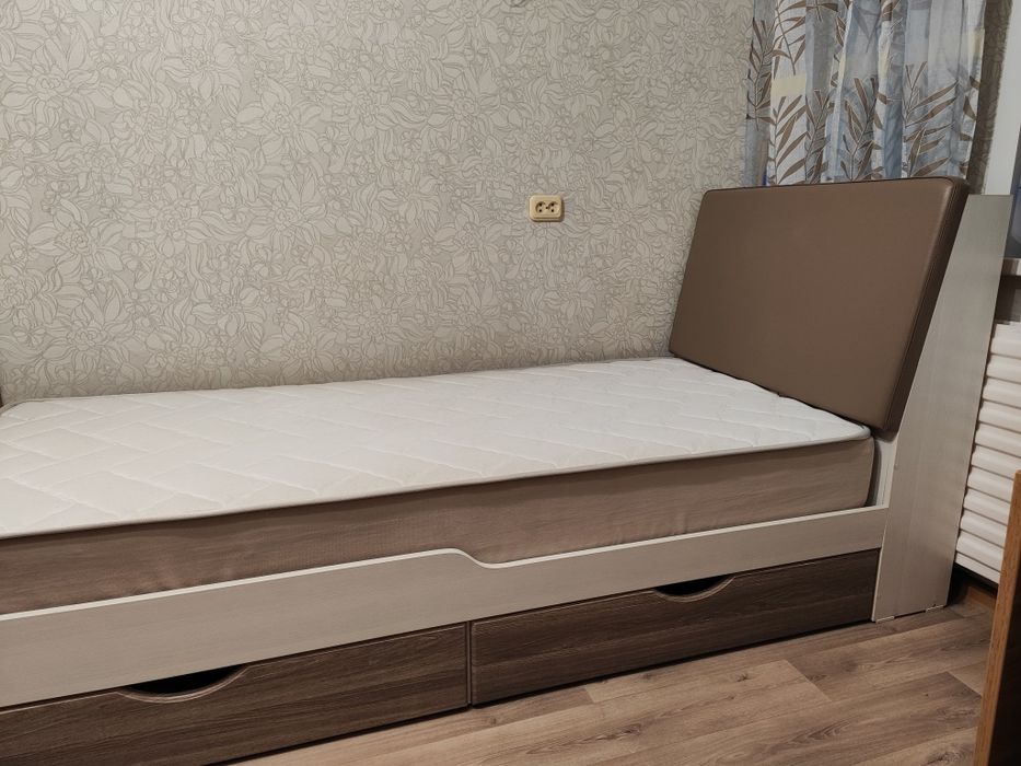 Продам кровать-полуторку