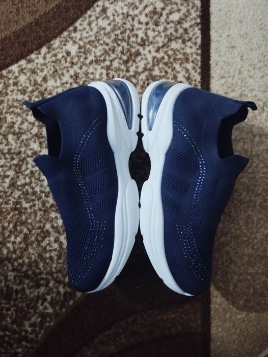 Нови спортни обувки