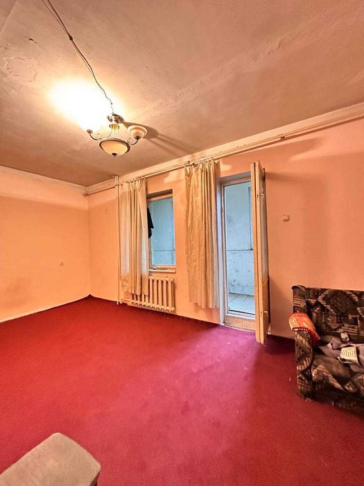 Продаётся 2 комнатная квартира можно под бизнес 1 этаж