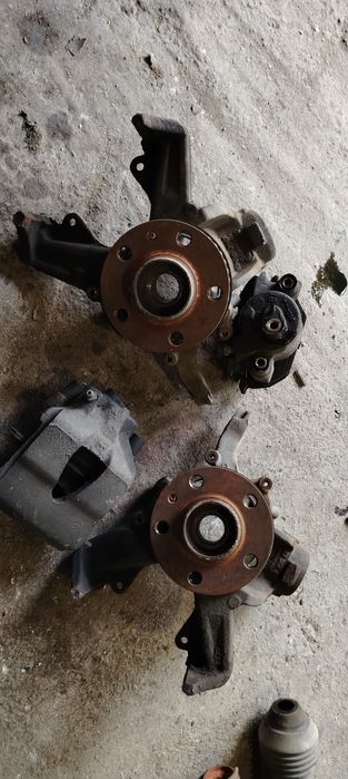 Продавам спирачни апарати и шенкели за Seat, Audi, VW