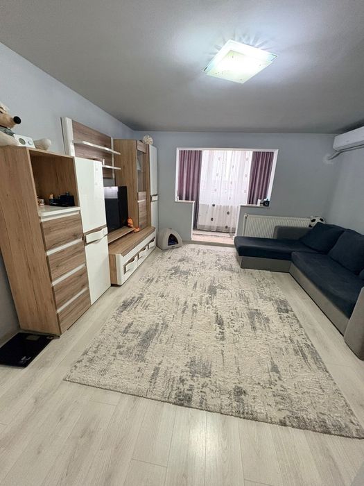 Vând apartament mobilat