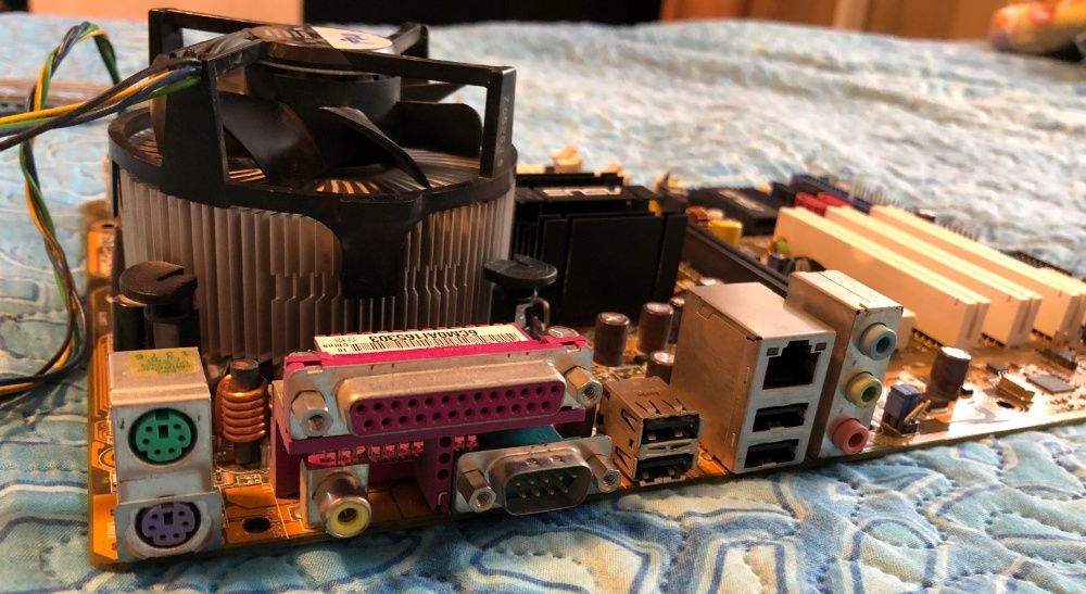 Kit calculator PC Placa de baza ASUS sok.775 + Procesor Pentium 4 la 3