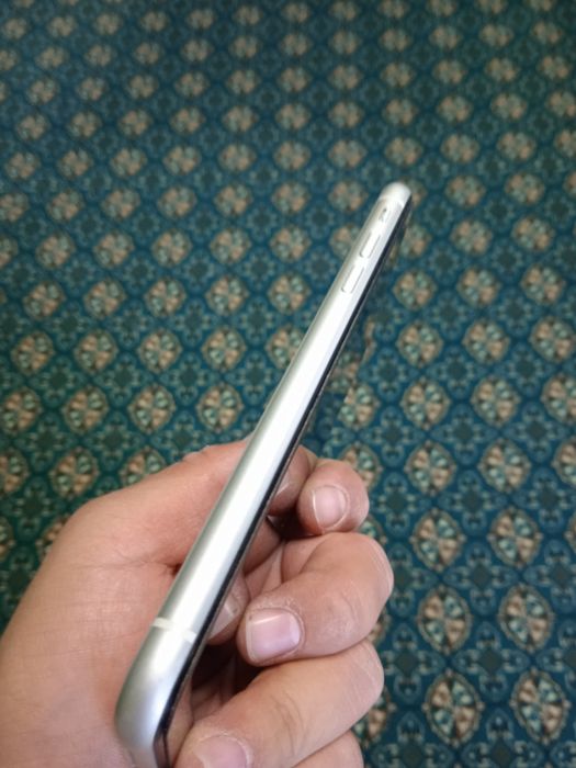 Iphone 11  xotira 64 batareya 80%