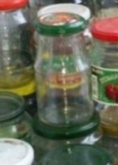 Банки маленькие с крышками разные отдам бесплатно