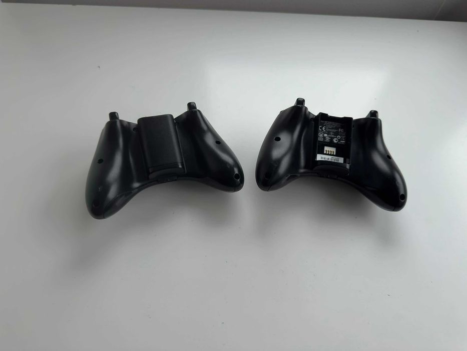 Xbox 360 500GB + Kinect + 2 Controllere + 11 Jocuri