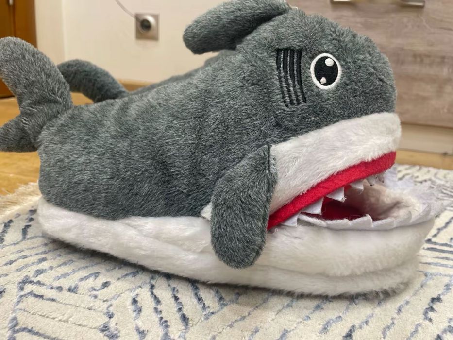 Тапочки акулы.