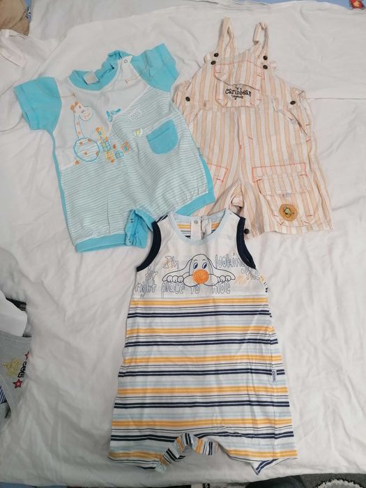 Къси панталонки за бебето