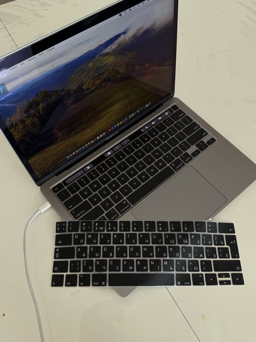 MacBook Pro 13” M1 2020, Аккумулятор 96%