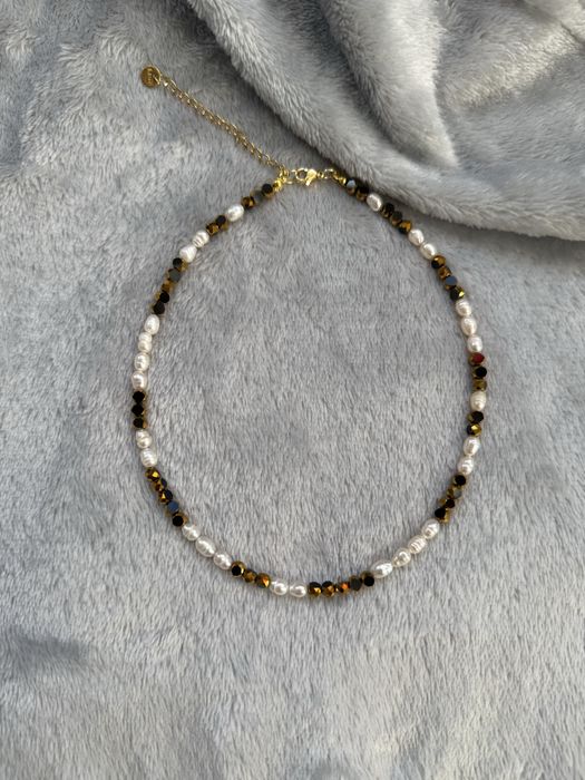 Ръчно изработени колиета от сладководни перли, кристали, камъни