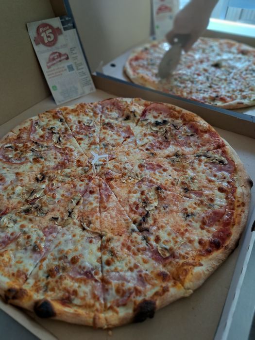 După aproape 9 ani, Pizza 15 își caută următorul proprietar.