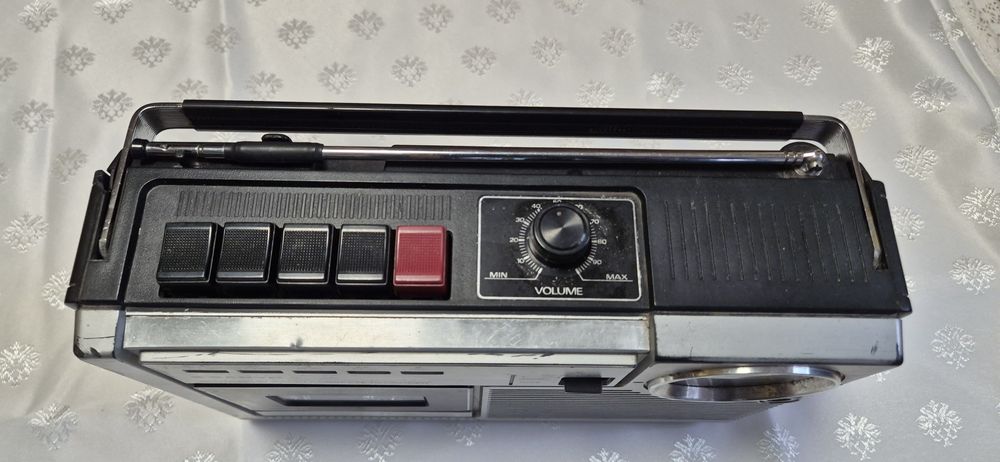 Radiocasetofon SANYO M2402-2LE